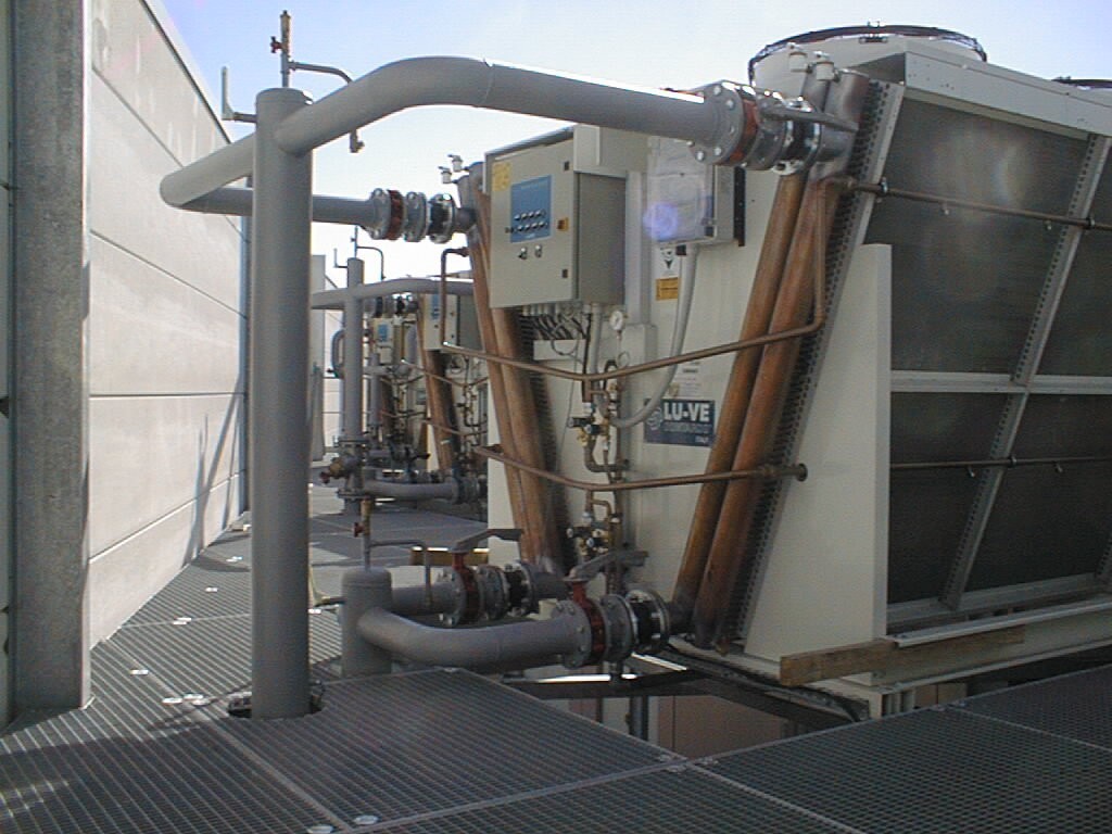 AUCHAN - Bordeaux - France
SHLD dry cooler with spray system.